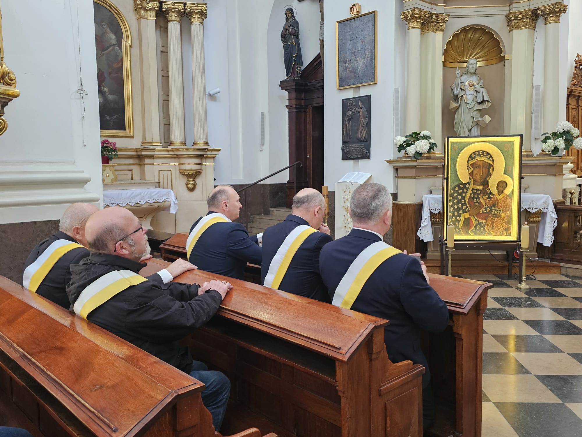 2 Adoracja u oo. pailinow4